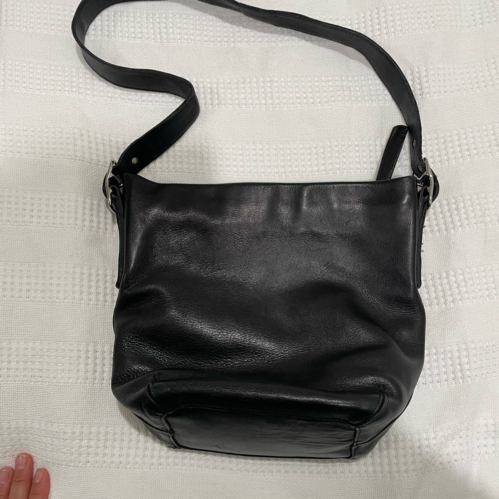 Coach! Elegant Black Leather Shoulder Bag